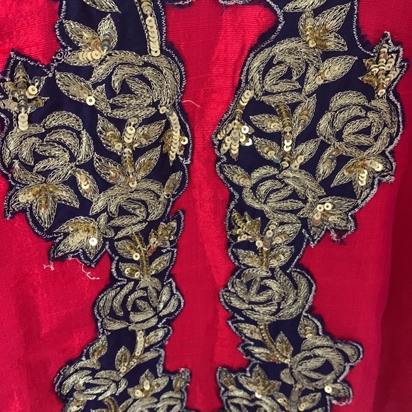 A red kurti with embroidery in the middle and on the sleeves - Picture 2 of 3